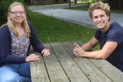 Victoria Schröder und Alex Herbst unterstützen die neuen Studierenden bei dem Start ins Studium. Foto: Piet Meyer/Jade HS
