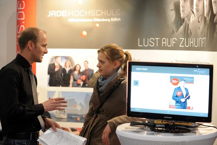 Studienberater Eike Betten beantwortet Fragen rund um das Studium an der Jade Hochschule.