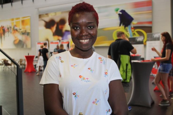 Fadina Bane-Ousmane freut sich auf ihr Studium in Wilhelmshaven und auf den Studiengang Tourismuswirtschaft deutsch-französisch.