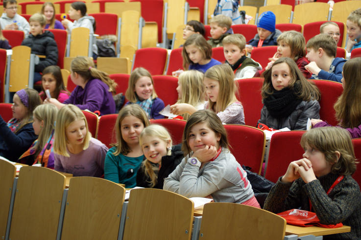 Schon einmal das Studium ausprobieren: 160 Kinder erforschten an der Jade Hochschule, was Windgas ist. Foto: Pia Schreiber