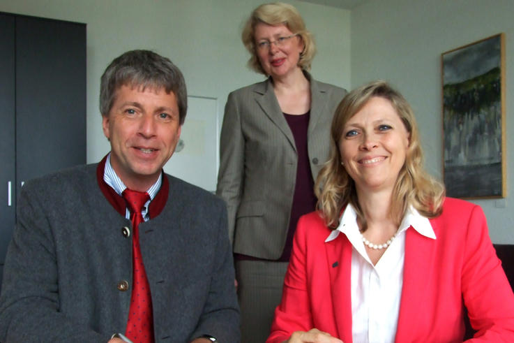 Möchten gemeinsam Unternehmensgründungen fördern (v.li): Dr. Elmar Schreiber, Präsident der Jade Hochschule, Dr. Petra Buchholz, Leiterin des GIZ und Prof. Dr. Babette Simon, Präsidentin der Universität Oldenburg.