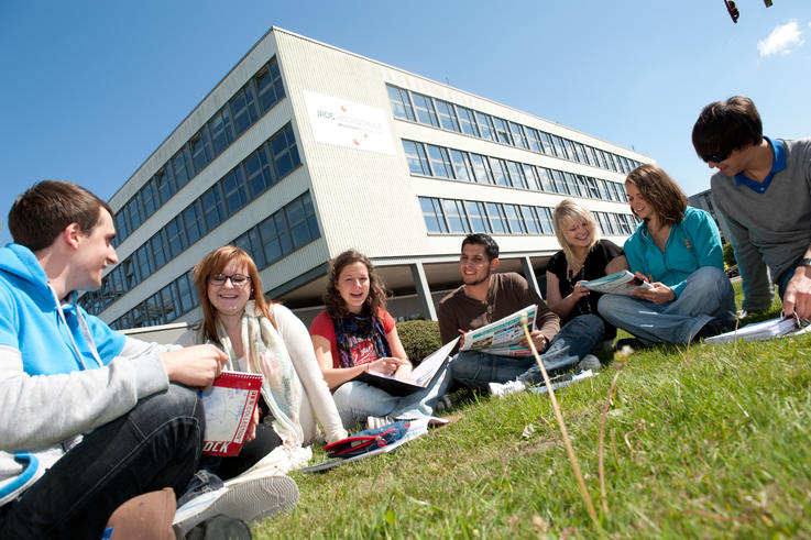 Ab jetzt werden Bewerbungen für die Studienplätze an der Jade Hochschule entgegengenommen.