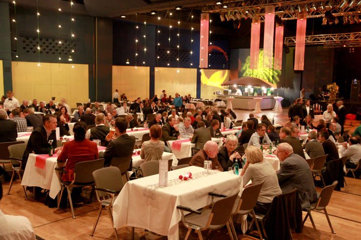 Die Stadthalle war am Abend ganz im Sinne der Jade Hochschule geschmückt.<span>Foto: Piet Meyer</span>