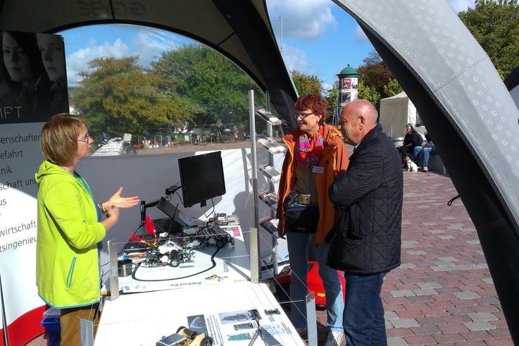 Auf der Ausstellung „Elektromobilität zum Anfassen“ präsentierte die Jade Hochschule ihre Forschungsergebnisse.