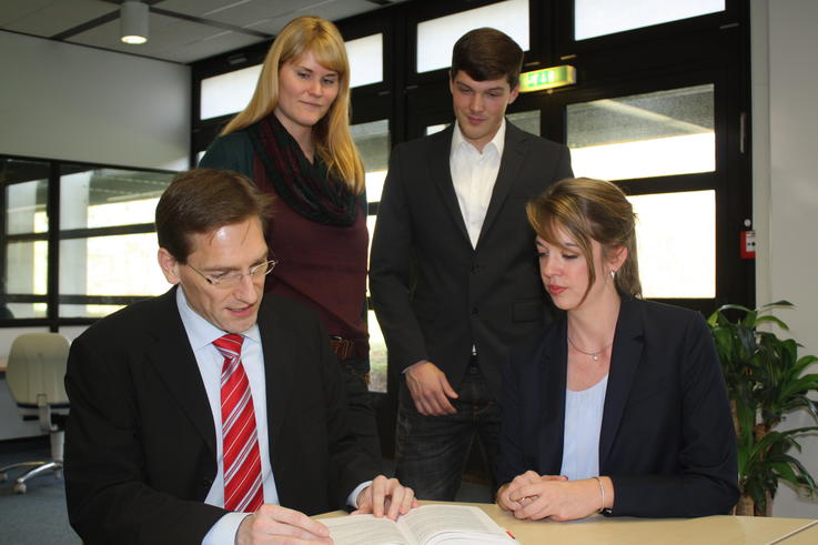 (v.l.) Projektleiter Prof. Dr. Stefan Janßen, Projektmitarbeiter Lena Konrodat, David Skibb und Henrike Büscher.