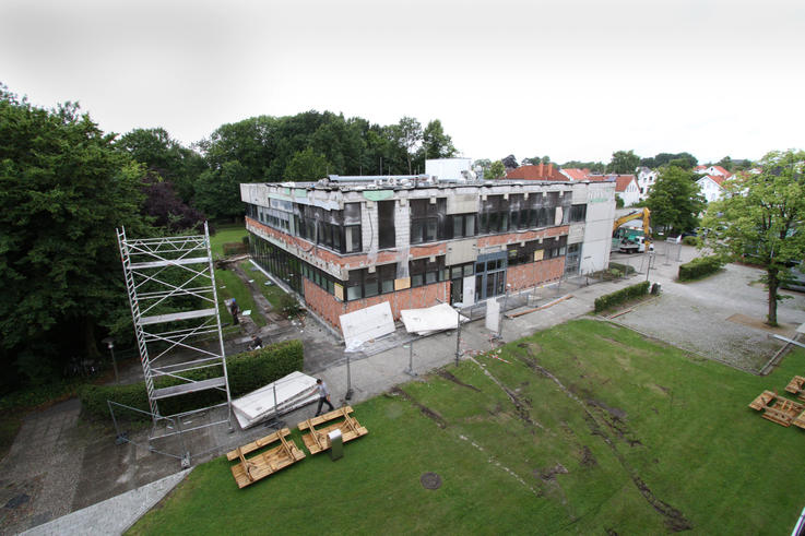 Die Fassade der Mensa am Studienort Oldenburg wird derzeit energetisch saniert.<span>Foto: Piet Meyer</span>