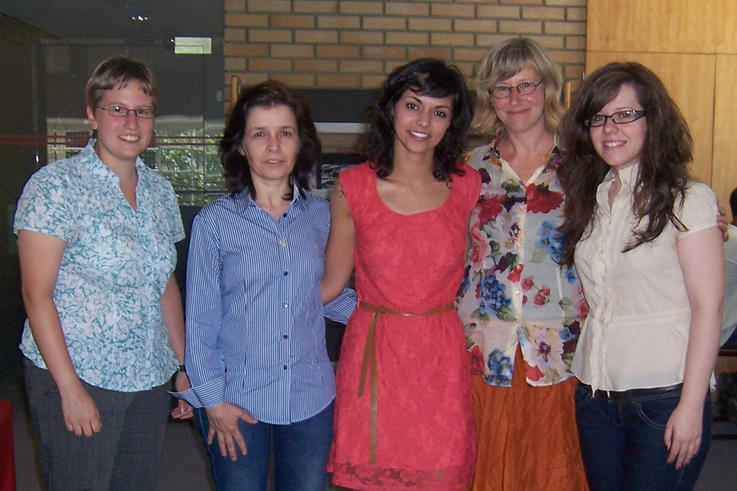 Am Tag der Masterprüfung (v.li.): Nicole Jesse, Elza Fonseca, Sandra Pacheco, Heidrun Ortleb, Sonia Cardoso.