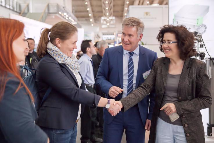 v.l. Cindy Stern und Miriam Wiediger (beide GIZ), Prof. Dr. Thomas Lekscha (Jade Hochschule), Wissenschaftsministerin Dr. Gabriele Heinen-Kljajic