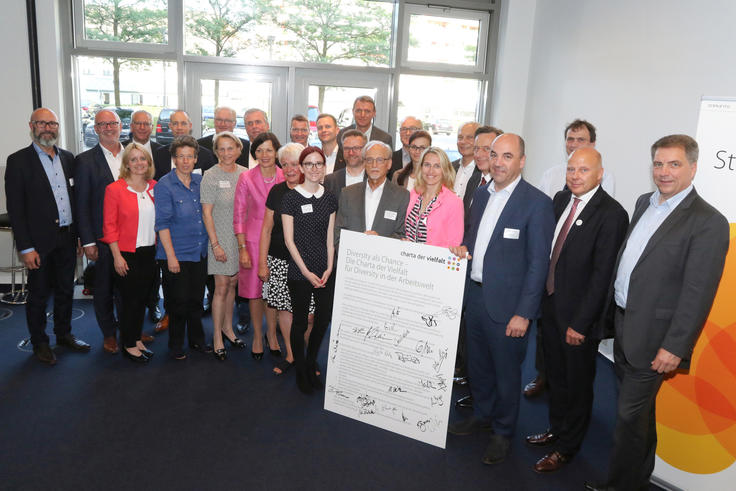 23 weitere Unternehmen unterzeichneten die Charta der Vielfalt. <span>Foto: Piet Meyer</span>