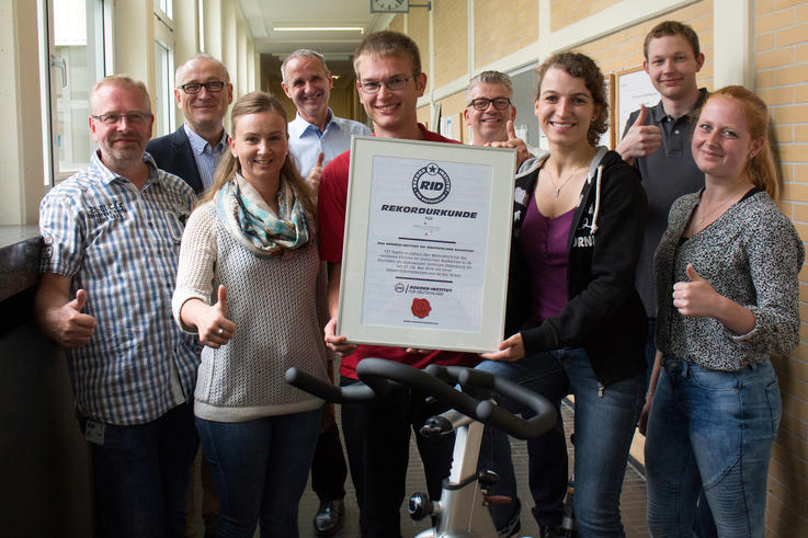 (v.l.) Udo Schürmann, Prof. Dr. Manfred Weisensee (beide Jade HS), Mareike Schröder (MTC UG), Prof. Dr. Folker Renken (Jade HS), Sven Seelbach (Student), Ralph Butzin (MTC UG), Inke Heynen, Thorben Vorhoff, Vanessa Beutel (alle drei Studierende).