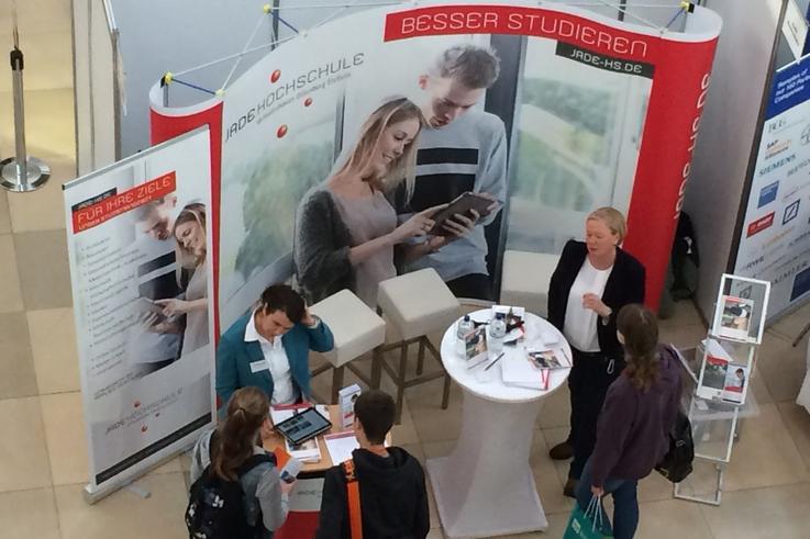 Der Messestand der Jade Hochschule überzeugt im neuen Corporate Design. <span>Foto: Jade HS</span>