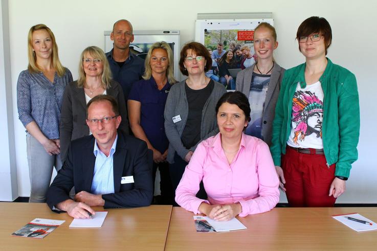 Die Teams der Zentralen Studienberatung der Jade Hochschule und des Berufsförderungsdienstes der Bundeswehr  möchten die Kooperation künftig weiter ausbauen. <span>Foto: Gaby Pfeiffer/Jade HS</span>