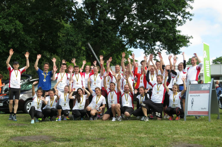 Gute Stimmung im Team der Jade Hochschule nach dem Zieleinlauf.
