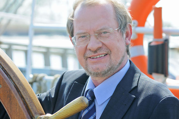 Prof. Dr. Klaus-J. Windeck lenkte seit 1997 als Dekan die Gechicke des Fachbereichs Seefahrt.<span>Foto: Michael Stephan</span>.