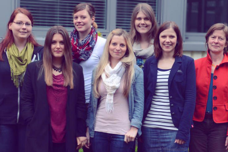 Das "GOgreen"-Team möchte für das Thema Nachhaltigkeit sensibilisieren (v.li.): Frederike Striecker, Lisa-Sophie Kempke, Helena Berhörster, Katja Schneiderheinze, Alessa Hollenberg, Kim Sarah Wiegel und Projektleiterin Dr. Beate Illg. (Auf dem Foto fehlt Hatice Kadija Ege.)