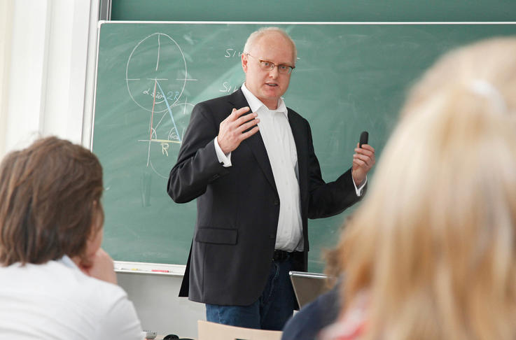 Prof. Dr. Kai-Uwe Hellmann wirft einen kritischen Blick auf das Markenzeichen "innere Führung" bei der Bundeswehr. Foto: Geert Oeser