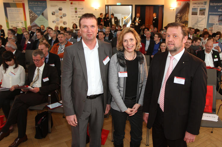 Eröffneten die Fachtagung: (v.l.) Hartmut Wegener vom Förderverein, Stadträtin Gabriele Nießen und Vizepräsident der Jade Hochschule Prof. Thomas Wegener. <span>Foto: Piet Meyer</span>