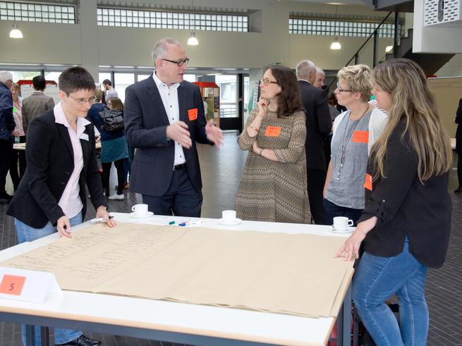 Zahlreiche Mitglieder der Hochschule haben seit Herbst letzten Jahres mögliche Inhalte und Formen für das Leitbild erarbeitet. <span>Foto: Sebastian Preiß</span>