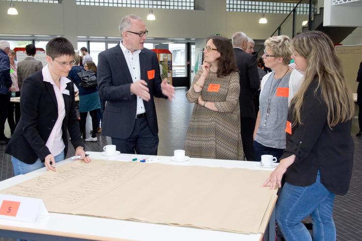 Zahlreiche Mitglieder der Hochschule haben seit Herbst letzten Jahres mögliche Inhalte und Formen für das Leitbild erarbeitet. <span>Foto: Sebastian Preiß</span>