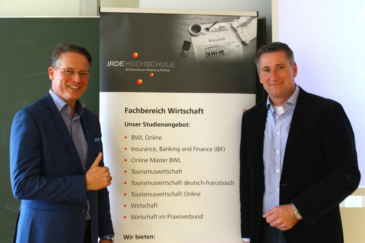 (v.l.) Reinhard B. Pommerel und Prof. Dr. Dirk von Schnakenburg.