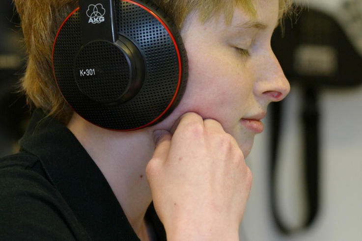 Die Schülerinnen und Schüler konnten mit unterschiedlichen Methoden, wie die Sprach und Audiometrie, die Funktionen des Gehörs erlernen.
