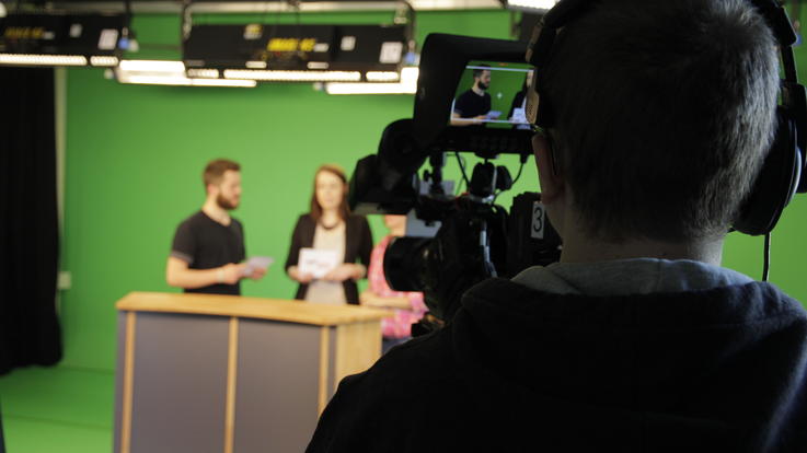 Die Studierenden müssen die gesamte Produktion einer Fernsehsendung bewerkstelligen.