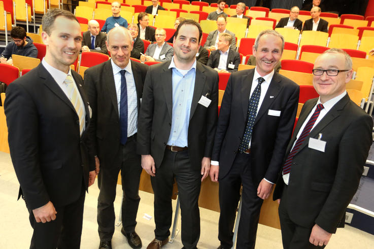 (v.l.) Christian Geier (Automotive Nordwest), Dr. Robert Steinberger-Wilckens (H2O e-Mobile GmbH), Markus Reher (Bohlen & Doyen GmbH), Prof. Dr. Folker Renken, Prof. Dr. Manfred Weisensee (beide Jade Hochschule).