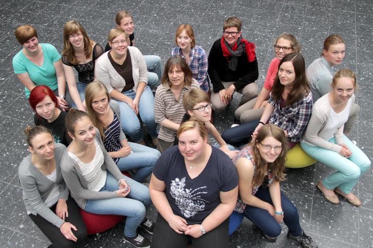 Die "Studentinnen auf Probe" mit dem Team des Gleichstellungsbüros.<span>Foto: Piet Meyer</span>