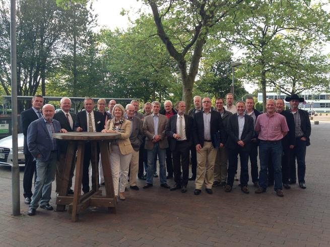 Mitglieder des kaufmännischen Vereins Union Wilhelmshaven suchten den Austausch mit dem Fachbereich Wirtschaft der Jade Hochschule.