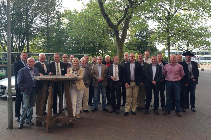 Mitglieder des kaufmännischen Vereins Union Wilhelmshaven suchten den Austausch mit dem Fachbereich Wirtschaft der Jade Hochschule.