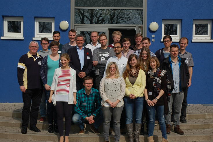 20 Studierende nahmen an den Product Innovation Days unter der Leitung von Dr.-Ing. Horst Kiel (li.) teil.