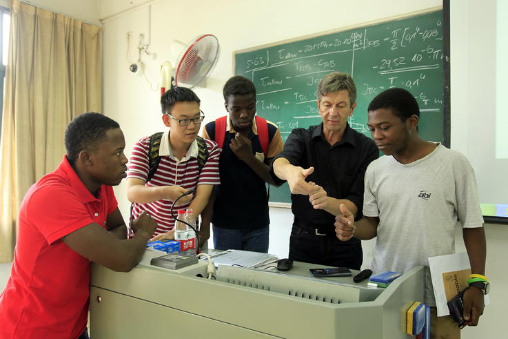 Zur internationalen Klasse von Prof. Jörg Härtel zählten mehr als 70 Studierende, neben zehn Chinesen vor allem Studierende aus arabischen Staaten und aus Schwarzafrika.<span>Foto: privat</span>