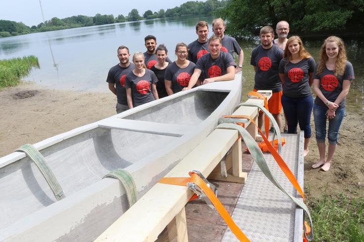 Das „Jade Racing“-Team vor dem Stapellauf am Bornhorster See. <span>Foto: Piet Meyer/Jade HS</span>